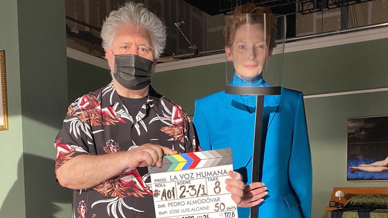 Pedro Almodovar et Tilda Swinton sur le tournage de La Voix humaine