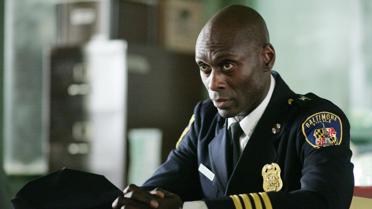 Lance Reddick dans The Wire