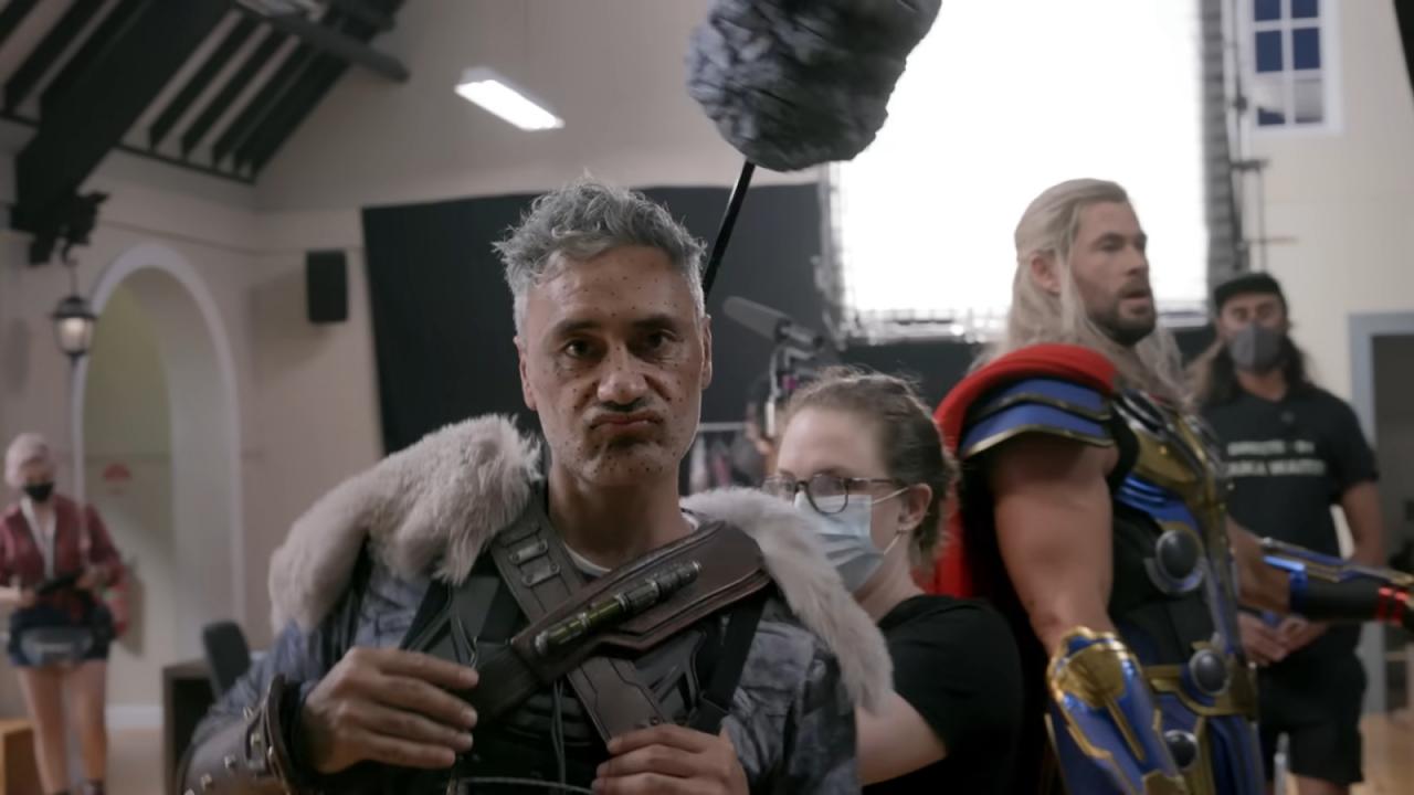 Taika Waititi sur le tournage de Thor Love and Thunder