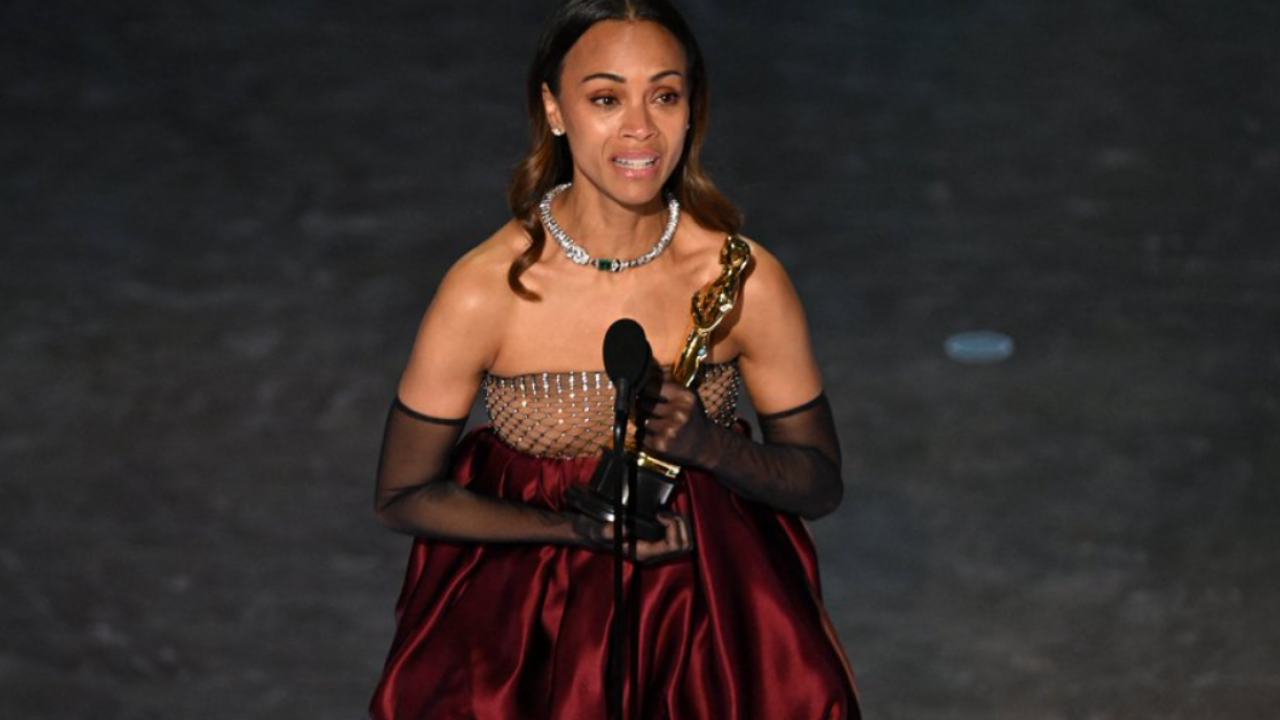 Zoe Saldaña, fière de ses origines et de sa famille en gagnant l'Oscar : "Ce prix est pour ma grand-mère"