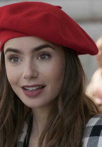 Lily Collins est Emily in Paris