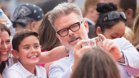 Avant-première parisienne de Mission : Impossible 6 :  Le réalisateur avec ses fans