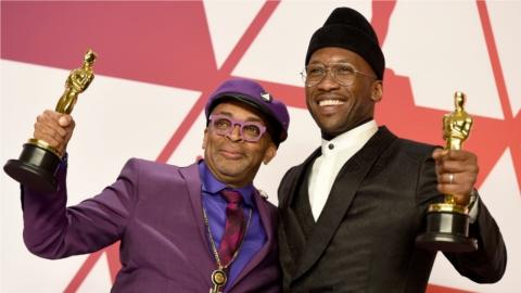 Oscars 2019 : Spike Lee (meilleur scénario adapté pour Blackkklansman) et Mahershala Ali (meilleur acteur dans un second rôle pour Green Book)