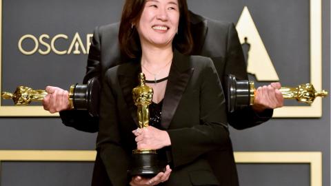 Oscars 2020 : Bong Joon-ho et la productrice de Parasite Kwak Sin-ae