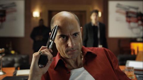 Mark Strong dans Kick Ass (Réal. Matthew Vaughn)