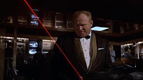 Gert Fröbe, alias Auric Goldfinger, dans Goldfinger (1965)