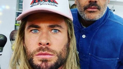 Chris Hemwsorth poste des photos de tournage de Thor Love and Thunder : 14 mai 2021