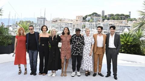 Spike Lee, entouré du jury au complet : Mylène Farmer, Kleber Mendonça Filho, Maggie Gyllenhaal, Jessica Hausner, Mati Diop, Mélanie Laurent, Tahar Rahim et Song Kang-ho