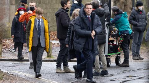 Dominic West (le Prince Charles) avec son fils Senat West, 13 ans, qui joue William