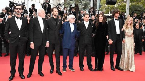 Cannes 2023 - Jour 1 :  Maïwenn entourée de toute l'équipe de Jeanne du Barry