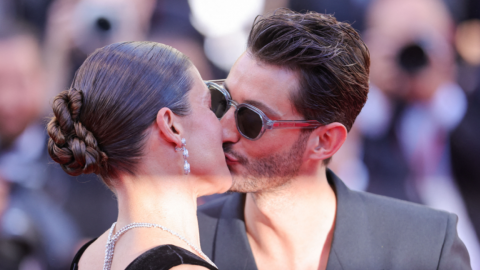 Cannes jour 9 : Le couple a échangé un baiser sur le tapis rouge