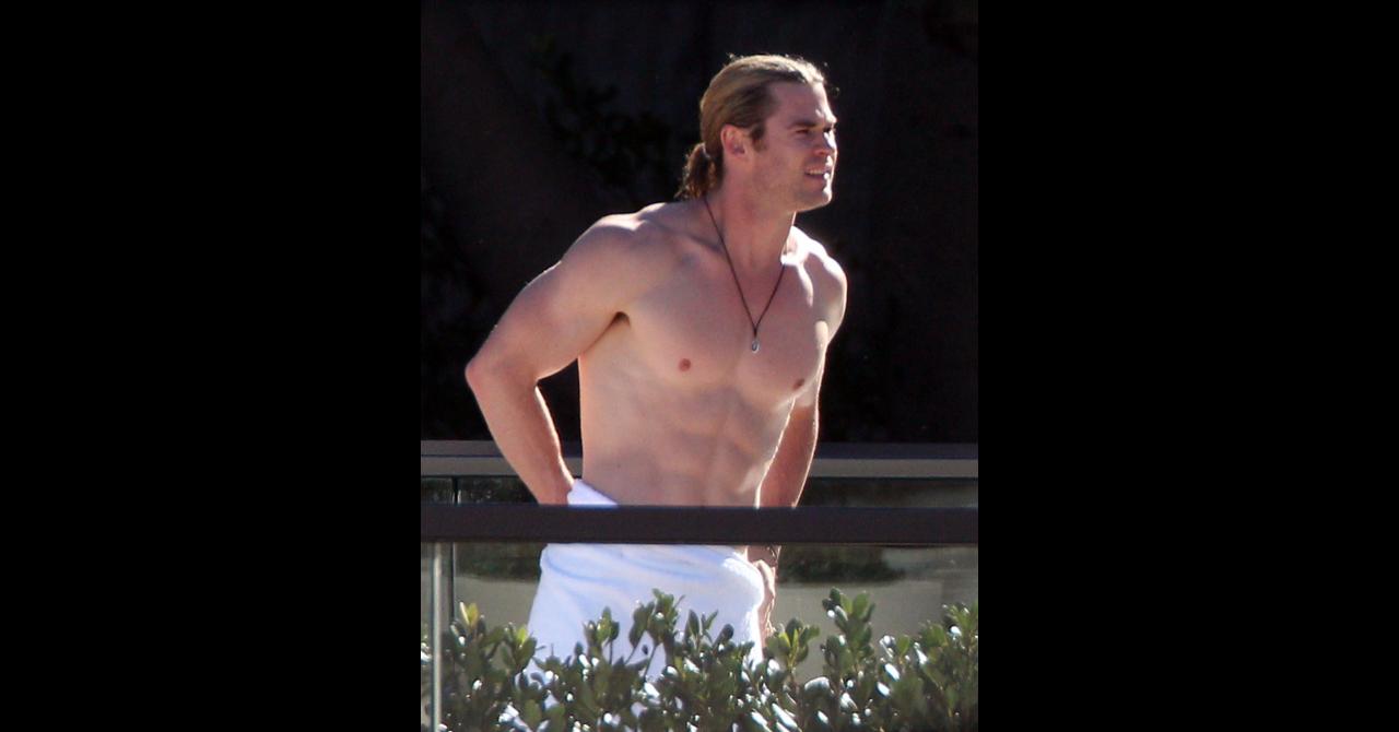 Chris Hemsworth torse nu en 2014