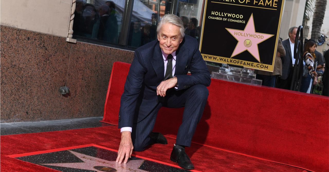 Très ému et entouré de sa famille, Michael Douglas a son étoile sur le Hollywood Boulevard