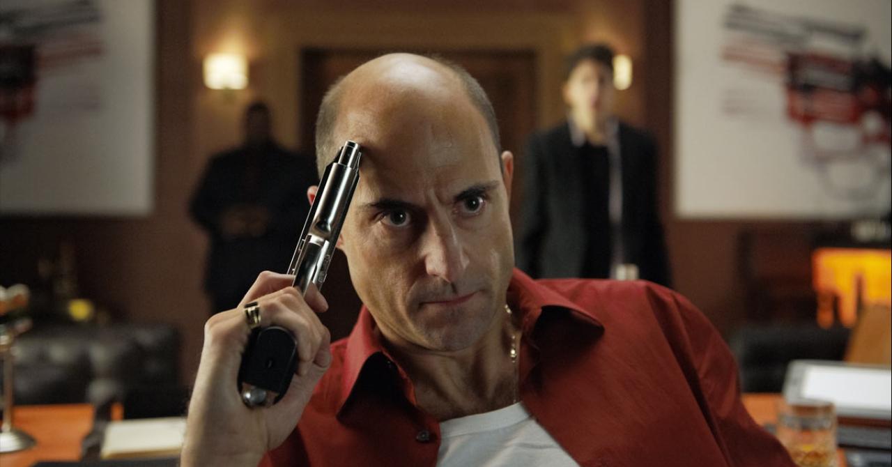 Mark Strong dans Kick Ass (Réal. Matthew Vaughn)