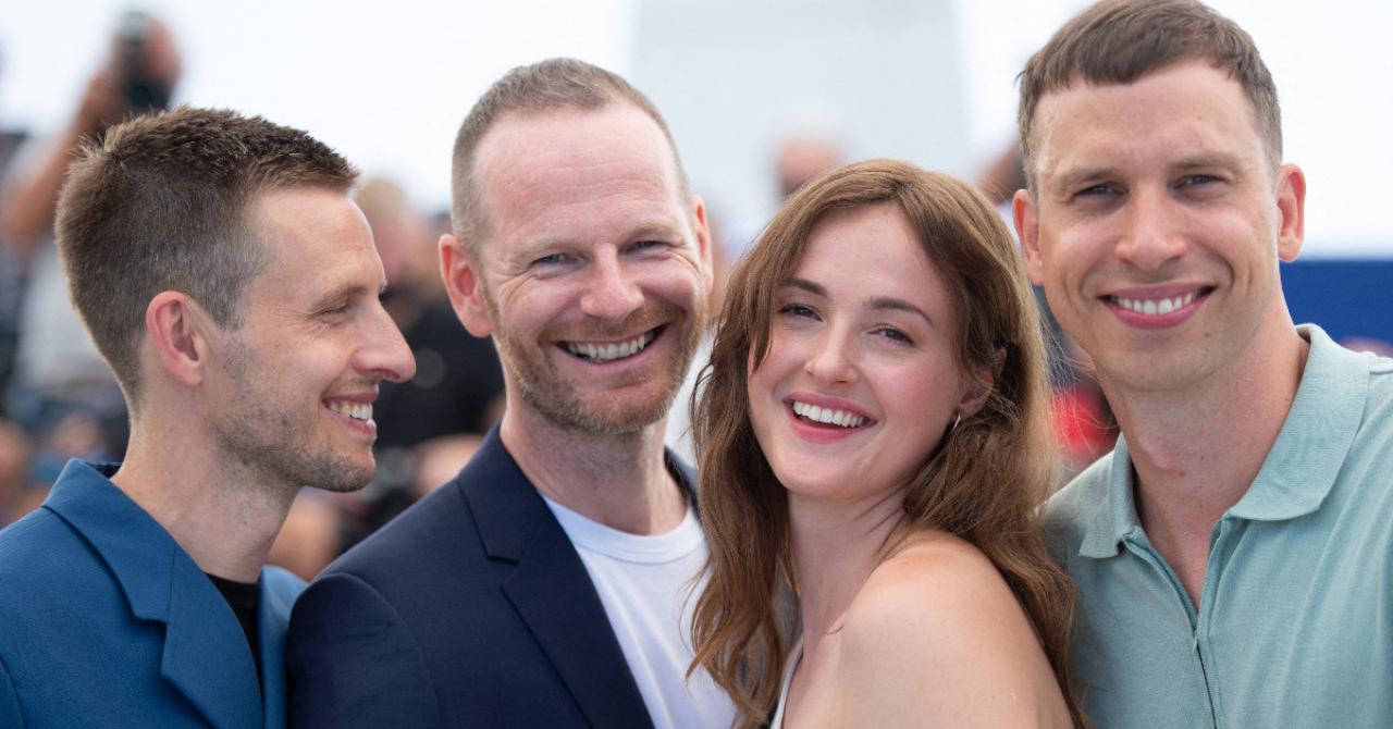 Cannes 2021 : Herbert Nordrum, Renate Reinsve, Joachim Trier et Anders Danielsen Lie au photocall de Julie (en 12 chapitres)