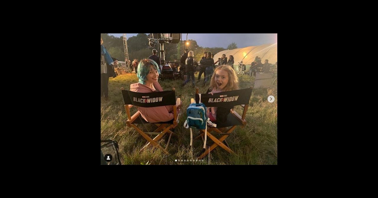 Ever Anderson partage des photos des coulisses de Black Widow : "Me voici avec ma soeur de cinéma, Violet McGraw..."