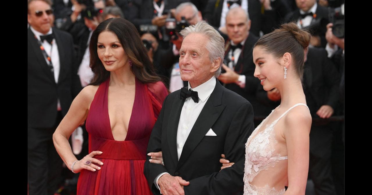 Cannes 2023 - Jour 1 : Catherine Zeta-Jones, Michael Douglas et Carys Zeta Douglas 