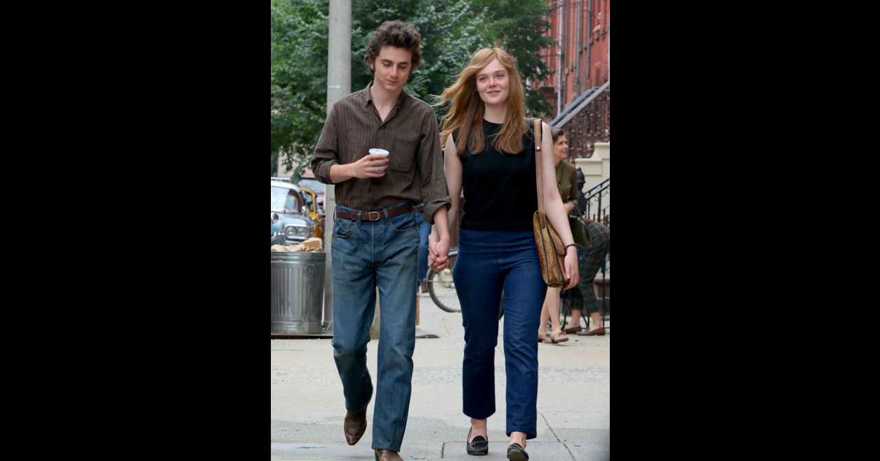 Elle Fanning et Timothée Chalamet, complices sur le tournage du biopic de Bob Dylan [photos]