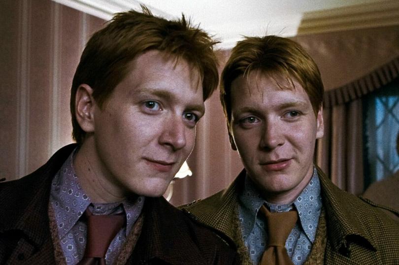 Fred & Georges Weasley (James & Oliver Phelps) 