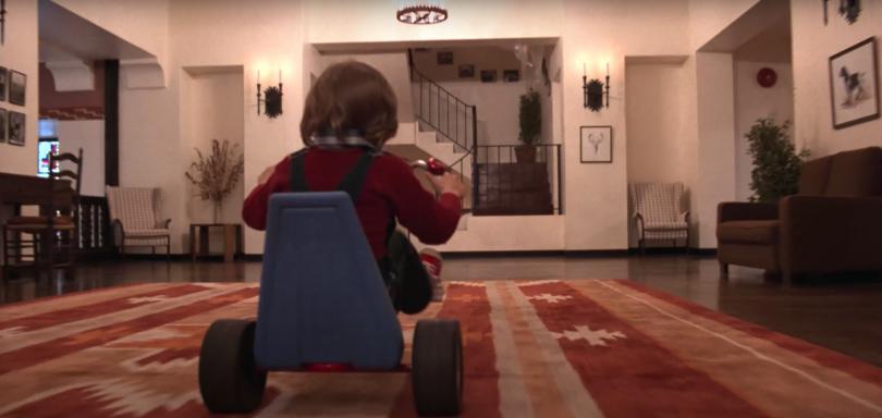 Danny sur son tricycle dans Shining