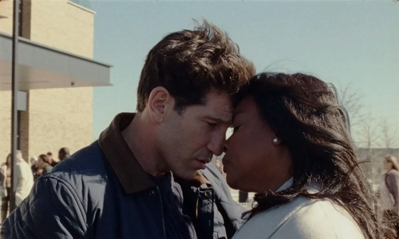 Aunjanue Ellis et Jon Bernthal dans Origin 