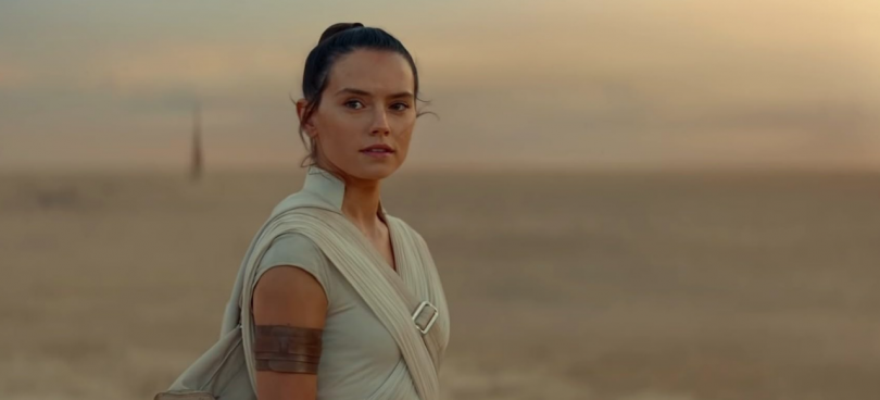 Quand Daisy Ridley croise son double Star Wars à Disneyland ! 