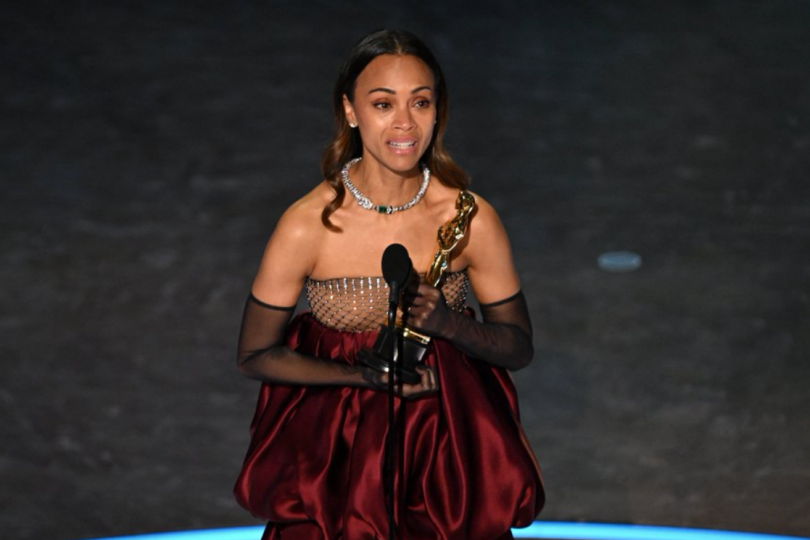 Zoe Saldaña, fière de ses origines et de sa famille en gagnant l'Oscar : "Ce prix est pour ma grand-mère"