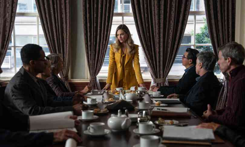 Lily James dans Swipe